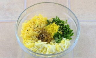 In a deep bowl, mix the ingredients: herbs, cheese, eggs, mustard, zest, salt and pepper, and also add lemon juice from the remaining citrus.