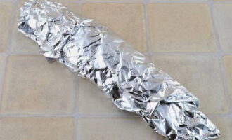 Wrap the fish in foil and put it in the oven for 30-40 minutes at 180 degrees.