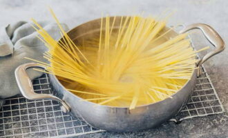 In a separate pan, cook the required amount of spaghetti until al dente.