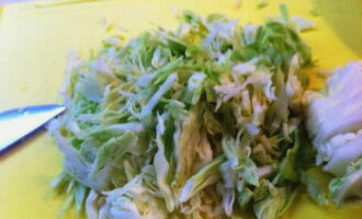 Fresh cabbage salad with cucumber is quick and easy to prepare. Peel the cabbage from the outer leaves, rinse and finely chop the cabbage with a sharp knife or kitchen gadget.Place the chopped cabbage in a deep salad bowl, sprinkle with salt and sugar to your personal taste, pour in vinegar and rub with your hands until juice appears.