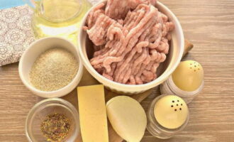 On the table, collect the necessary ingredients for the meat dish. Remove the skin from the onion.