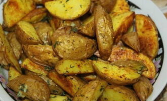 Fragrant country-style potatoes are ready. You can try!