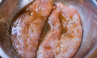 Place the fillet pieces in the marinade and press with your hands until the pieces are completely covered.