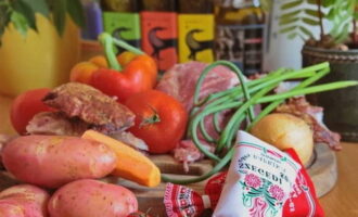 Shulum de porco pode ser facilmente preparado em casa. Então, reúna os ingredientes necessários para um prato incrível.