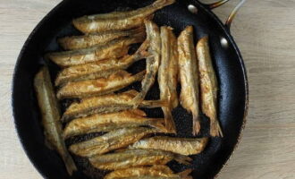 Next, using two forks or a spatula, turn it over to the second side and cook the fish until golden brown.