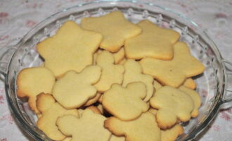 Handa na ang homemade shortbread cookies. Ihain na may sprinkle ng powdered sugar o tulad ng dati. Bon appetit!