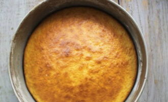 Remove the fluffy sponge cake from the oven. Cool in the pan.