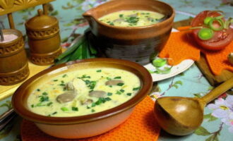 Cebola verde e alho combinam perfeitamente com uma sopa leve e delicada.