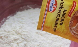 Sift wheat flour into a separate bowl, add baking soda and baking powder.