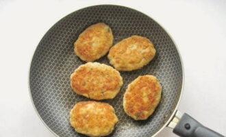 Fry each cutlet until golden brown on both sides.