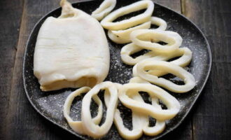 Boiled squid is ready. Use in further preparations or cut into rings!