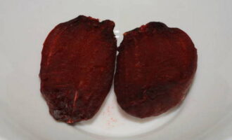 Microwaved beets are ready. Use the product in further preparations!