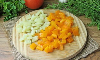 Remove the seeds and membranes from the bell pepper and chop as desired.