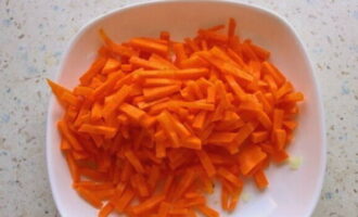 Cut the carrots into small cubes.