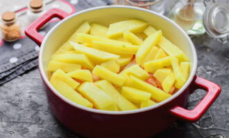 Chop the potatoes into cubes. Place on top. Add some salt.