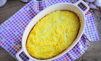 Remove the noodle soup from the oven and cool slightly.