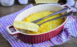 Cut vermicelli noodle maker in the oven with egg and milk into portions and serve for breakfast, adding any topping. Bon appetit!