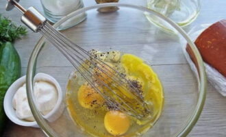 Break the eggs into a bowl, add salt, pepper and beat with a whisk.