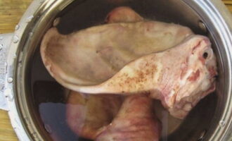 Place the pig ears in a large container. Fill with cold water and leave for approximately 2 hours.