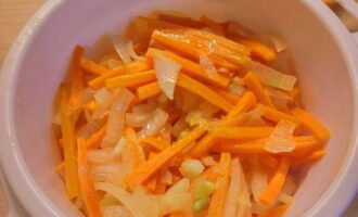 Transfer the vegetables to a separate bowl.