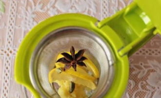 Take a teapot. Add lemon slices, chopped ginger, cardamom and star anise. Pour green or black tea at your discretion.