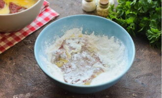 Place the wet slices in flour and roll.