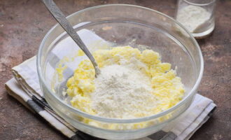 Add flour to the total mixture.