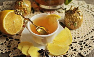 Ginger tea is ready! Everyone will sweeten the drink themselves.Invite us to have tea. Enjoy!