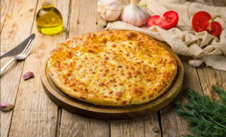 Felszeleteljük, mint a pizzát, és meghívjuk a családot egy kóstolóra. Jó étvágyat kívánunk!