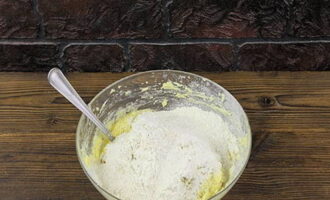 Sift flour, ground cinnamon, ginger and baking powder through a sieve.