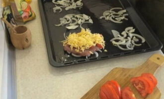 Then cover all the pieces generously with grated cheese.