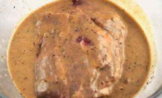 Place the pork neck into the prepared sauce and turn it several times to coat the meat with the sauce. The meat can be baked immediately, but it is better to leave it for half an hour to marinate, but you can also overnight, which will make it more tasty.