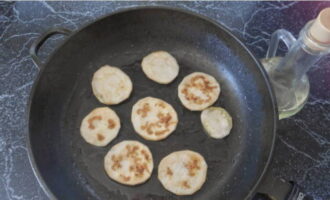 We also lightly fry the eggplant rings.