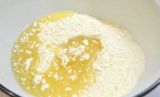 Pour half a cup of vegetable oil into the flour mixture.