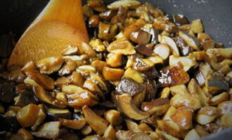 Chop the mushrooms and onions and fry them until fully cooked in a frying pan.