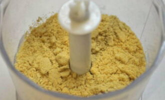 Grind any shortbread or biscuit cookies in a blender into fine crumbs.