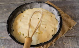 Fill the filling with the second part of the dough.