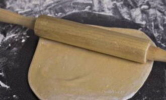 Divide the dough into 3 parts and roll each part on a floured countertop into thin layers, just so that they are not visible.