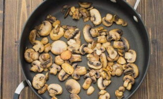 Fry the prepared mushrooms in a small amount of vegetable oil until golden brown. Add a pinch of salt.