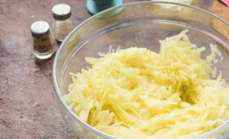 Pass the root vegetables through a grater and transfer to a suitable container.