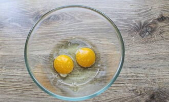 Pour the eggs into a bowl. Add some salt. Shake.