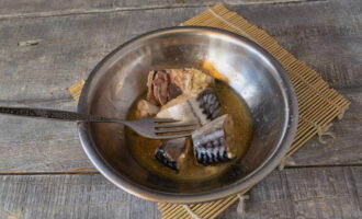 Mash the canned fish thoroughly with a fork.