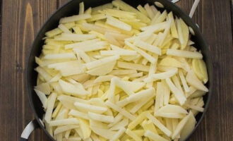 Add potatoes to mushrooms. Add vegetable oil and mix.