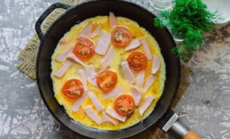 Pour the egg-milk mixture into a heat-resistant bowl and distribute the chopped ingredients.