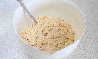 Pour the flour and nut mixture into the liquid ingredients and knead the dough. You can add a little powdered sugar to the dough according to your taste.