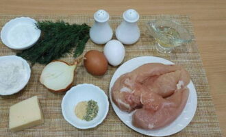 Ambil semua produk yang diperlukan dan bilas dill di bawah paip. Cairkan isi ayam, basuh dan keringkan dengan tuala kertas atau serbet. 