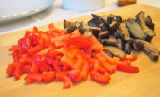 Simmer the ingredients until soft and supplement the main composition with strips of bell pepper pulp and chopped eggplant. Season the food with cumin, pepper and salt.