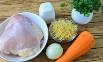 Hvordan laver man en hurtig og velsmagende suppe uden kartofler? Du kan straks måle den nødvendige mængde ingredienser til suppen, så de er lige ved hånden. Enhver del af en kyllingeskrog er velegnet til bouillonen.