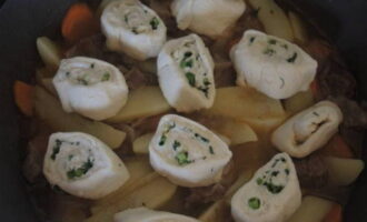 Place dough noodles on meat and vegetables. Close the lid and simmer over low heat for about 20 minutes.