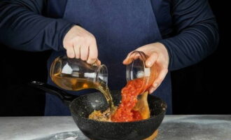 Now add grated tomatoes, broth, seasonings and salt into the sauce. Mix the ingredients and simmer over low heat for half an hour.